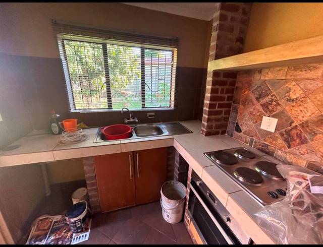 6 BEDROOM HOUSE FOR SALE IN THE REEDS